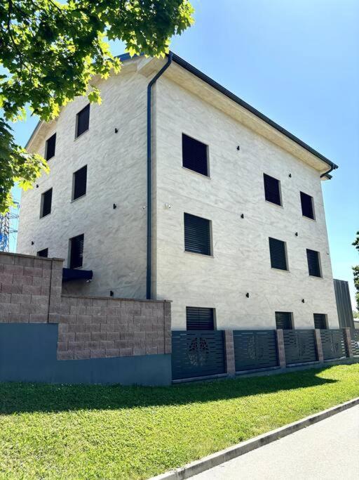 Vila Moste 2 - Free Parking & Pool, Ev Station Liubliana Exterior foto